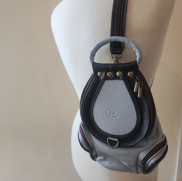 Genuine Leather VA Made in Italy Convertible Backpack - Picture 5 of 7